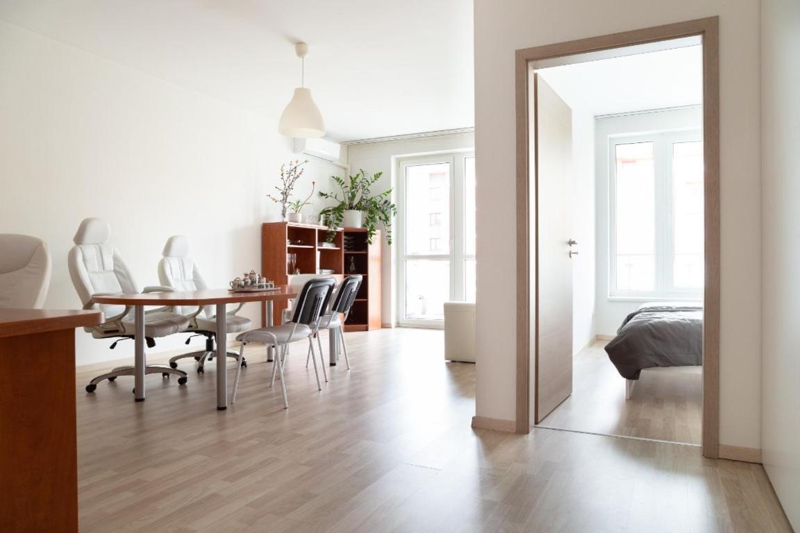 Great Tourist And Business Apartment Near Center Bratislava Exterior foto