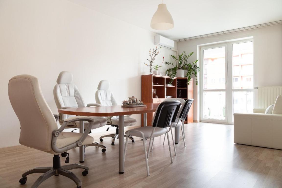 Great Tourist And Business Apartment Near Center Bratislava Exterior foto
