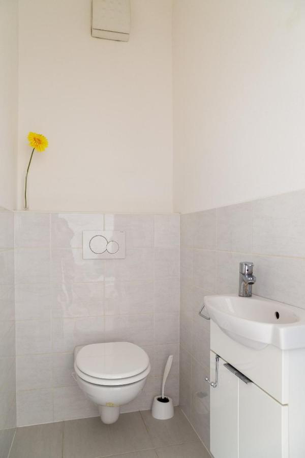Great Tourist And Business Apartment Near Center Bratislava Exterior foto