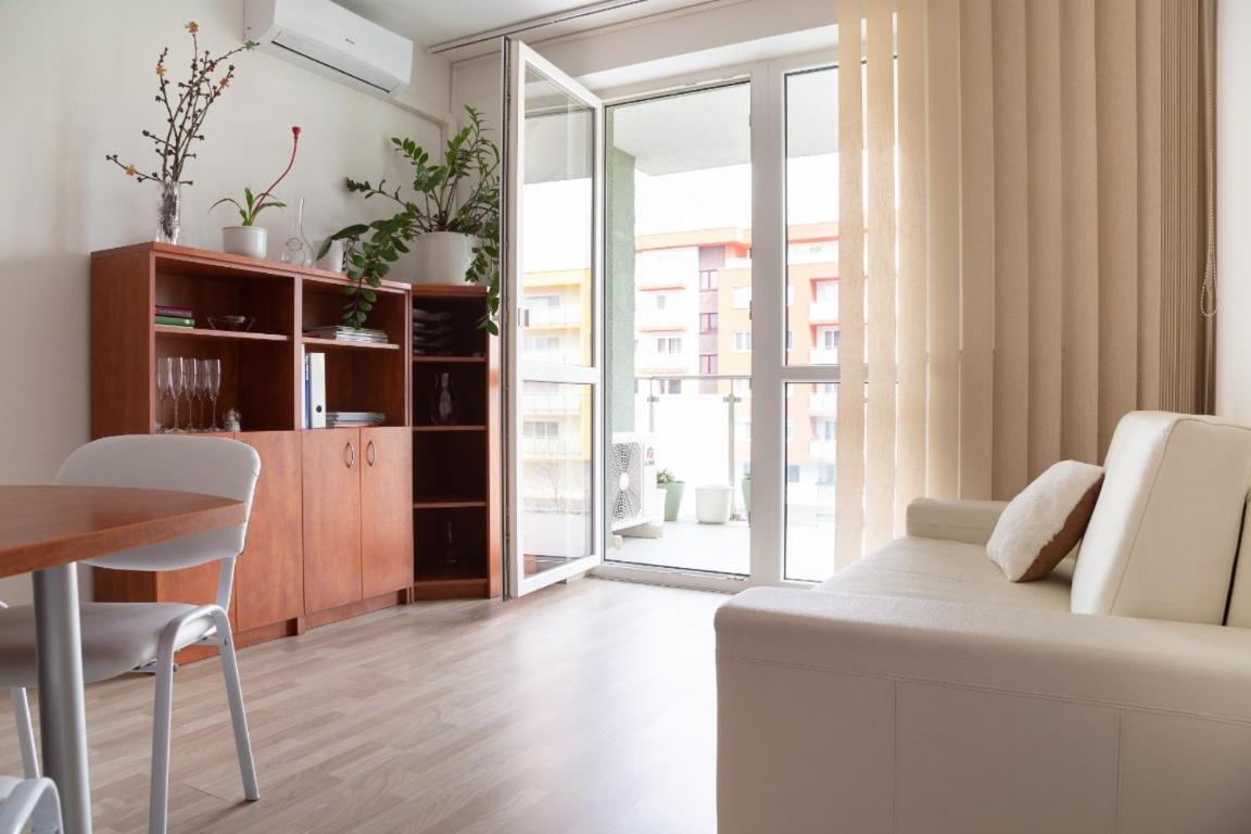 Great Tourist And Business Apartment Near Center Bratislava Exterior foto